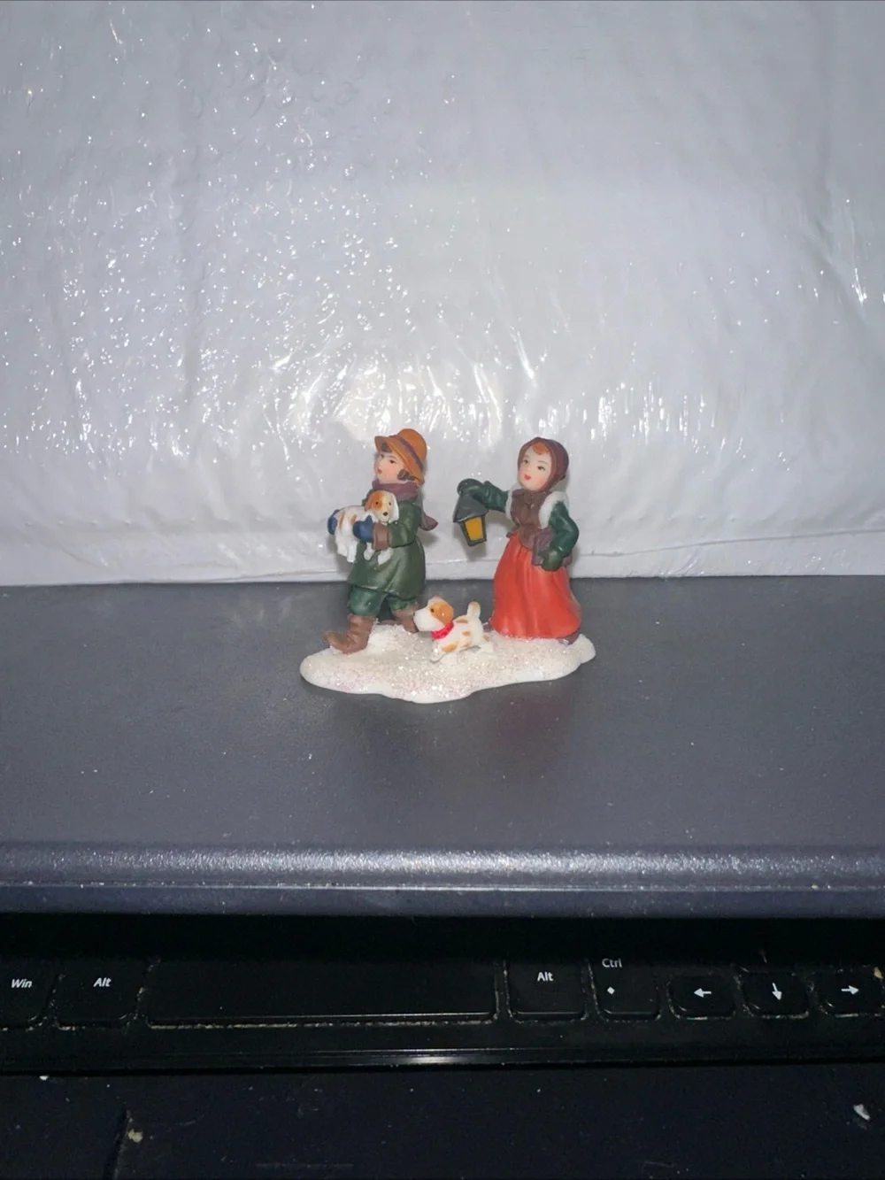 Vintage-Style Christmas Caroler Figurine with Dogs - Green & Red